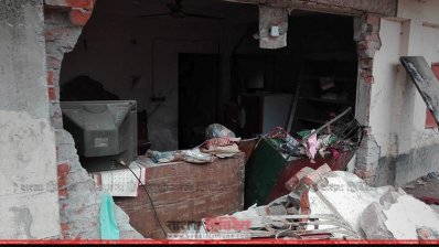 আশুলিয়ার ভাদাইল এলাকার এ বাড়িতেই বিস্ফোরণের ঘটনা ঘটে 