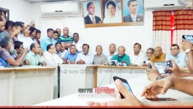 সংবাদ সম্মেলনে বিএনপির সিনিয়র যুগ্ম মহাসচিব রুহুল কবির রিজভী (ছবি: আদিত্য রিমন)