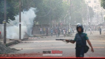 ছবিতে কোটা সংস্কারের দাবিতে আন্দোলন