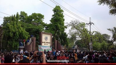 রাবিতে শিক্ষার্থীদের সড়ক অবরোধ