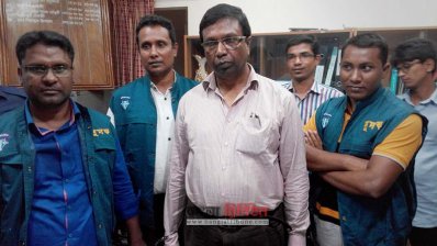 রংপুরে ঘুষ নেওয়ার সময় হাতেনাতে ধরা শিক্ষা কর্মকর্তা