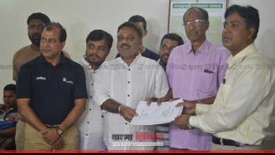 আব্দুল খালকের ভাই তার পক্ষে মনোনয়নপত্র সংগ্রহ করছেন
