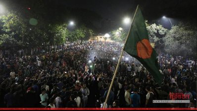 রাতের কর্মসূচি সমাপ্তির আগে আন্দোলনকারীদের অবস্থান