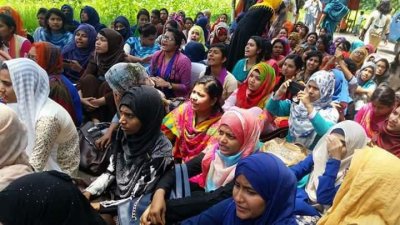 নোবিপ্রবিতে আন্দোলনকারীদের ওপর বহিরাগতদের হামলা