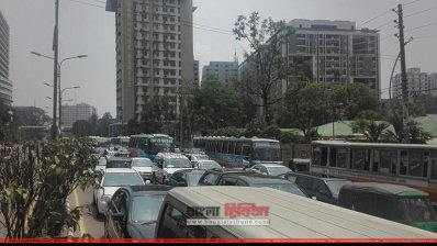 ছাত্রদের দখলে ঢাকার সড়ক