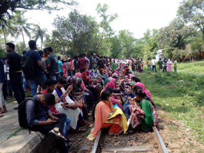 বাকৃবিতে কোটা সংস্কারের দাবিতে আবারও রেললাইন অবরোধ