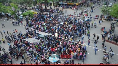 ছাত্রদের দখলে ঢাকার সড়ক