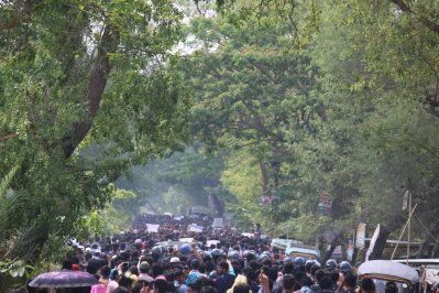 বশেমুরবিপ্রবির শিক্ষার্থীদের ঢাকা-খুলনা মহাসড়ক অবরোধ