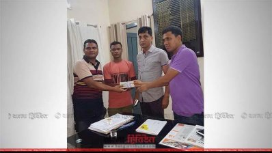 বাঁ থেকে প্রথম আব্দুল মান্নান শিকদার, দ্বিতীয় ফিরোজ মিয়া, তৃতীয় ওসি হেলাল উদ্দিন ও চতুর্থ এএসপি শাহিদুল হক (ছবি- প্রতিনিধি)