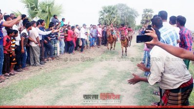 ৩০ বছর পর মধুখালীতে ঘোড়দৌড় 