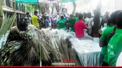 রেকর্ড গড়ার কর্মসূচিতে ব্যবহৃত ঝাড়ু