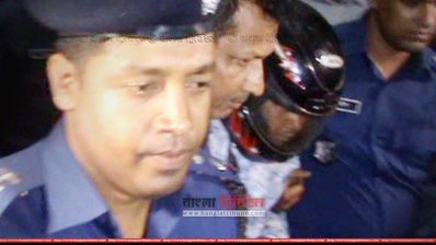 মিলন মোহন্ত (মাথায় হেলমেট পরা)