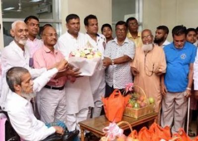 যুদ্ধাহত মুক্তিযোদ্ধাদের জন্য প্রধানমন্ত্রী শুভেচ্ছা উপহার