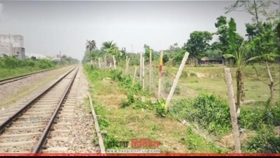 এই বেড়া দেওয়াকে কেন্দ্র করে মুখোমুখি হয়েছে দুই পক্ষ 