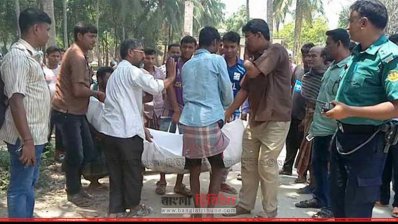 নিহত দুই শ্রমিকের লাশ