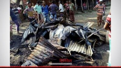 অগ্নিকাণ্ডের ঘটনায় দোকান পুড়ে যাওয়া দোকান 