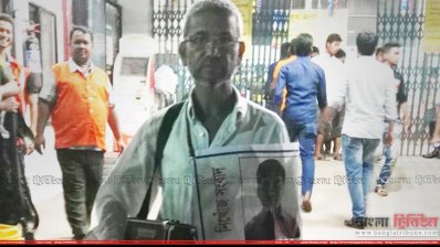 হারানো ছেলেকে খুঁজে ফিরছেন বাবা