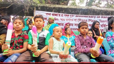 রানা প্লাজায় নিহত মা-বাবার স্মরণে সন্তানদের মোমবাতি প্রজ্জ্বলন