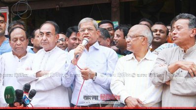 নয়া পল্টনে দলীয় মানববন্ধনে বক্তব্য রাখছেন মির্জা ফখরুল (ছবি- ফোকাস বাংলা)