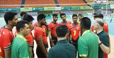 রণ কৌশল নিয়ে আলোচনা করছে বাংলাদেশ দল