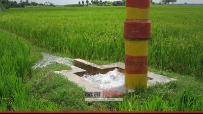 জমিতে সেচ