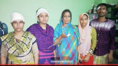 বখাটেদের মারধরের শিকার দেলোয়ার ও তার পরিবারের সদস্যরা