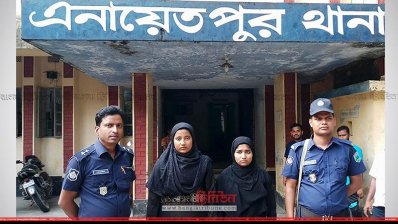 উদ্ধার হওয়া রোহিঙ্গা দুই তরুণী 