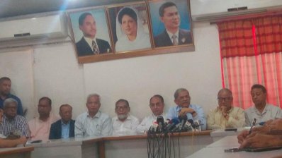 বিএনপি মহাসচিব খালেদা জিয়ার সুচিকিৎসার দাবিতে মির্জা ফখরুল ইসলাম আলমগীরের সংবাদ সম্মেলন