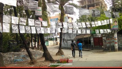 এভাবেই টাঙানো হয়েছিল পোস্টার