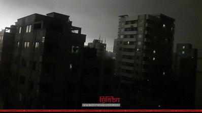সকালে রাত নেমেছিল ঢাকায়
