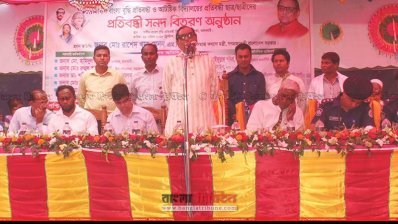 অনুষ্ঠানে বক্তব্য রাখছেন রাশেদ খান মেনন