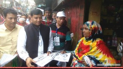 গণসংযোগ করছেন নৌকা প্রতীকের মেয়রপ্রার্থী জাহাঙ্গীর আলম