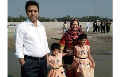 হাসিবুল হাসান ও জেসমিন আক্তারের সঙ্গে তাদের দুই মেয়ে , ছবি- সংগৃহীত