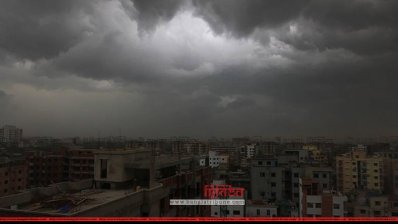 ঢাকার আকাশ ছেয়ে গেছে ঘন মেঘে