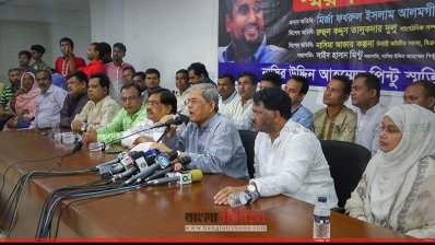 বক্তব্য রাখছেন মির্জা ফখরুল ইসলাম আলমগীর