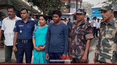 সাজাভোগের পর যুবককে ভারতীয় অভিবাসন পুলিশের কাছে হস্তান্তর