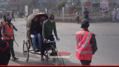 জাহাঙ্গীর শিক্ষা ফাউন্ডেশনের নামে গাজীপুরের রাস্তায় ট্রাফিক সহকারী
