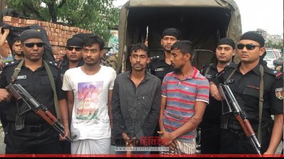 মাদক বিক্রি ও সেবনের অভিযোগে র&zwnj;্যাবের হাতে আটকদের কয়েকজন