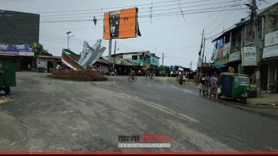 শহরে কোনও গাড়ি চলাচল করছে না