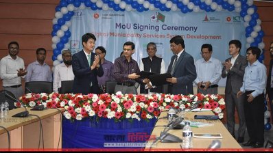 সমঝোতা স্মারক অনুষ্ঠানে অন্যান্যের মধ্যে ডাক, টেলিযোগাযোগ ও তথ্যপ্রযুক্তি মোস্তাফা জব্বার