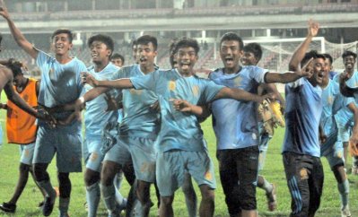 আবাহনীর তরুণ ফুটবলারদের জয় উদযাপন
