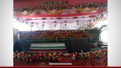 জন্মদিনের অনুষ্ঠান উপলক্ষে সাজানো হয়ছে মঞ্চ