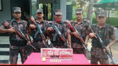 বেনাপোলে ১২টি স্বর্ণের বার উদ্ধার