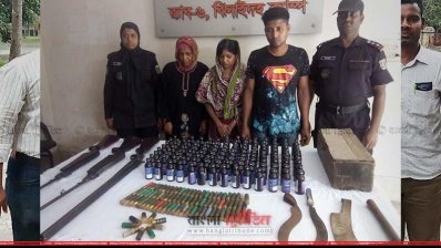 অস্ত্রসহ র&zwnj;্যাবের হাতে আটক তিন মাদক ব্যাবসায়ী