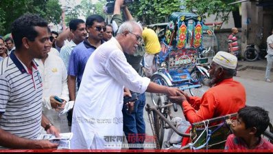 প্রচারণায় তালুকদার আব্দুল খালেক (ছবি- প্রতিনিধি)