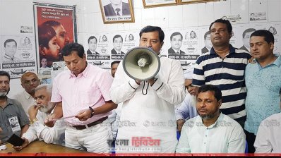 নেতাকর্মীদের উদ্দেশে বক্তব্য রাখছেন জাহাঙ্গীর আলম (ছবি- প্রতিনিধি)