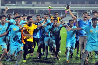 জয়ের পর আবাহনীর আনন্দ উল্লাস।