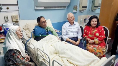 কারা-হাসপাতালে শুয়ে মাহাথিরের শপথ দেখলেন পরবর্তী প্রধানমন্ত্রী