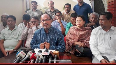 সংবাদ সম্মেলনে বক্তব্য রাখছেন মঞ্জু