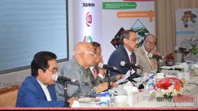 প্রাক বাজেট আলোচনায় বক্তব্য রাখছেন অর্থমন্ত্রী আবুল মাল আবদুল মুহিত